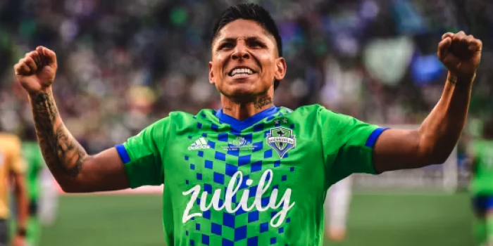 alt El peruano Ruidíaz firma golazo desde 50 metros en la victoria de los Sounders
